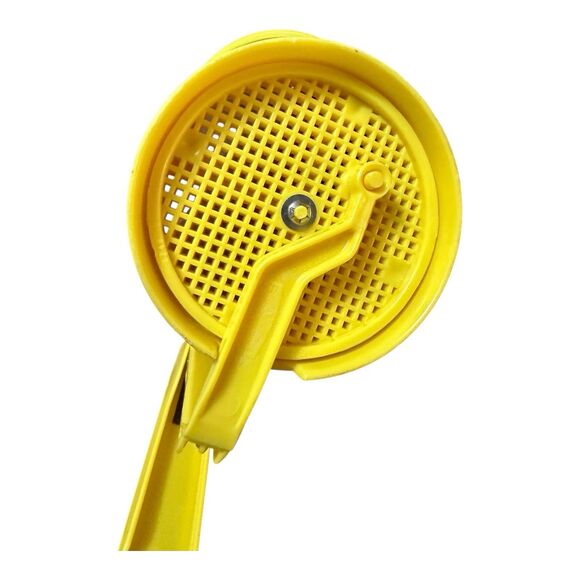 Vintage Rubbermaid Hand Held 3-Cup Sifter YELLOW Heavy Duty Plastic USA - Picture 5 of 7